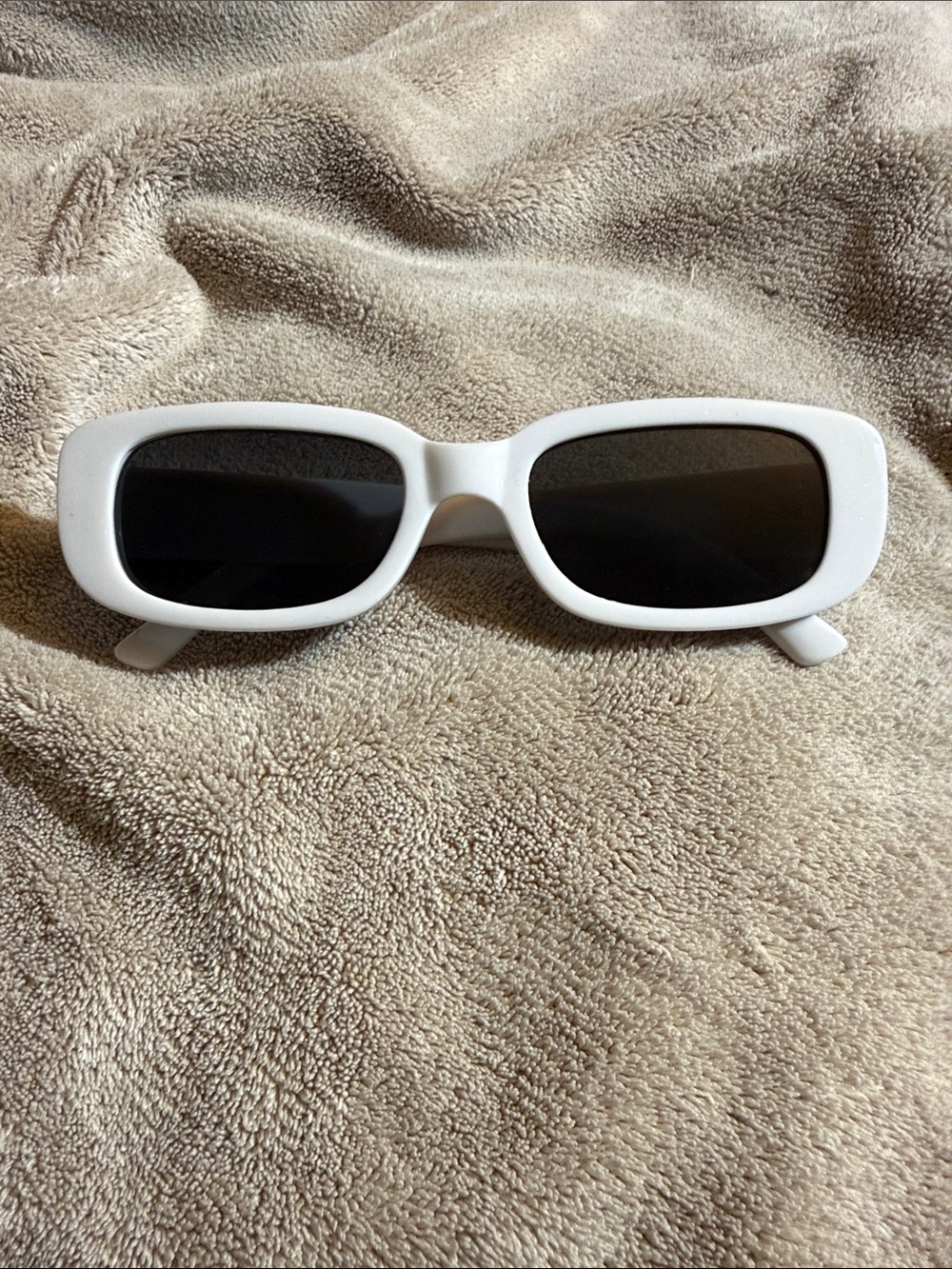 Retro White Rectangle Sunglasses